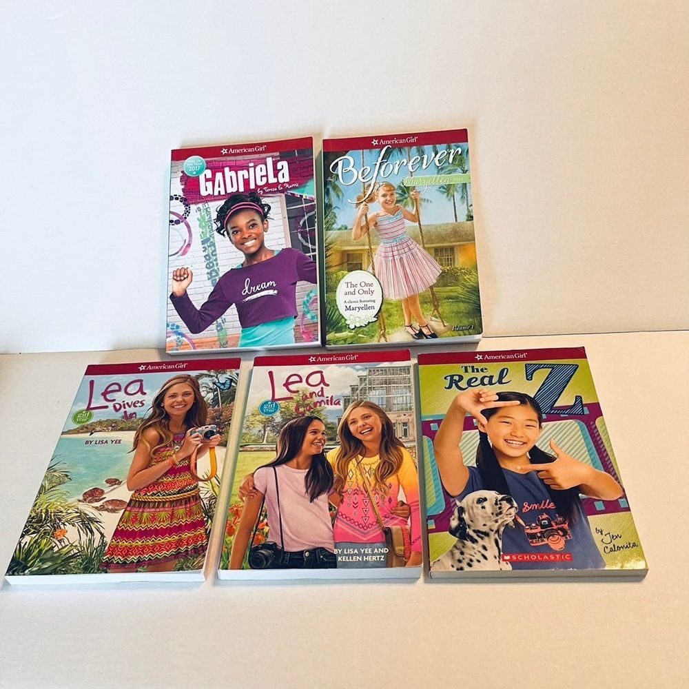 American Girl book bundle of five (5)‎ books. Used in good condition.